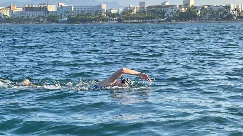 Stephanie Montero cruzará nadando Bahía de Banderas por las ballenas