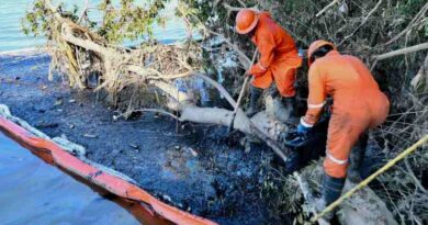 Derrame en río Tuxpan; despliega Pemex operativo de contención Derrame en río Tuxpan; despliega Pemex operativo de contención