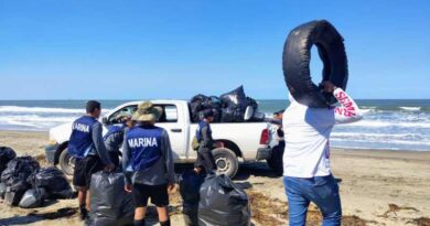 Retiran más de una tonelada de residuos en Playa Barra de Túpilco en Tabasco