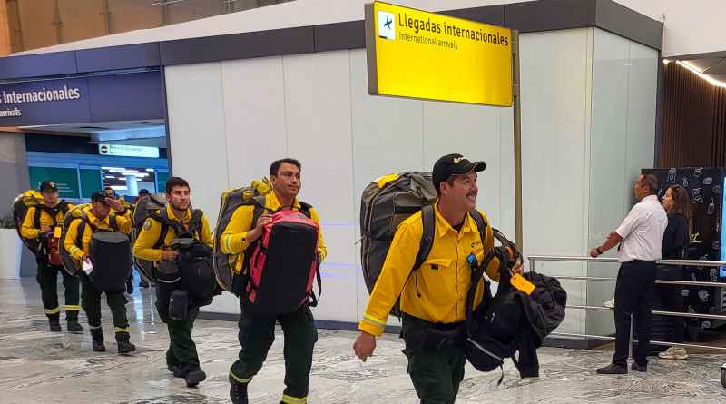 Regresa especialistas forestales mexicanos tras combatir incendios en Canadá